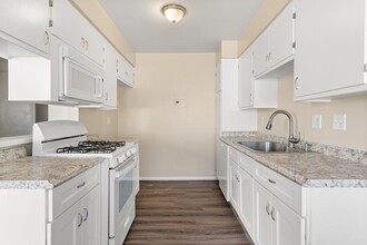 811 Gardenia Ave in Long Beach, CA - Building Photo - Building Photo