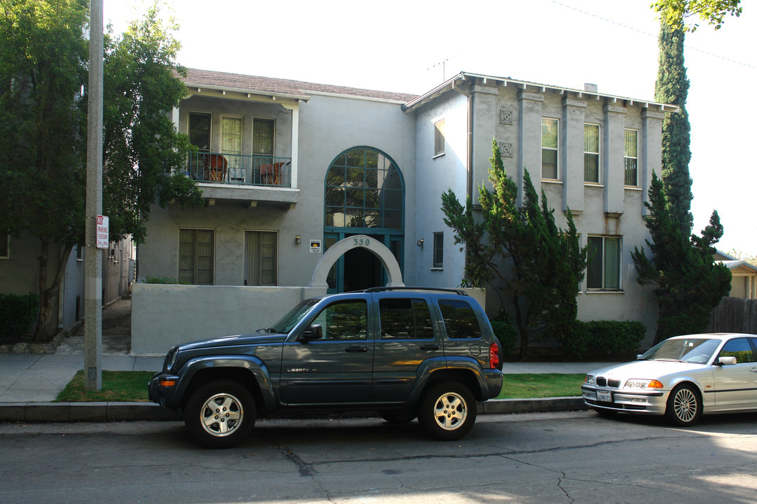 350-354 E Cypress Ave in Burbank, CA - Building Photo