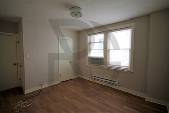 517 W Belmont Ave, Unit 44 in Chicago, IL - Building Photo - Building Photo