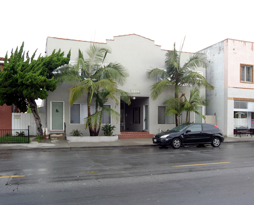 3509 E Broadway in Long Beach, CA - Foto de edificio