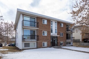 111 26 Av NW in Calgary, AB - Building Photo