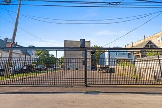 2023 N Drake Ave, Unit 1N in Chicago, IL - Foto de edificio - Building Photo