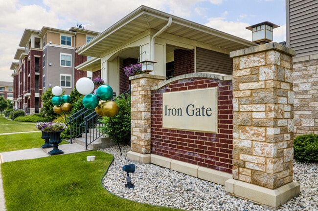 Iron Gate Apartments in Sun Prairie, WI - Foto de edificio - Building Photo