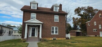 506 E Liberty St, Unit B in Charles Town, WV - Building Photo