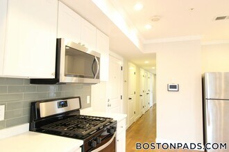 2747 Washington St, Unit 4 in Boston, MA - Foto de edificio - Building Photo
