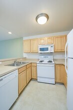 10122 9th Ave W, Unit C210 in Everett, WA - Building Photo - Building Photo