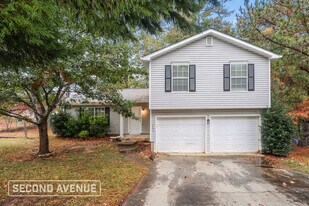 6614 Rebecca Lou Ln in Lithonia, GA - Building Photo