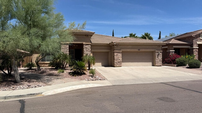 1928 W Spur Dr in Phoenix, AZ - Building Photo - Building Photo