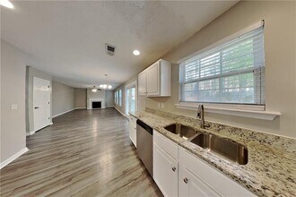 573 Grandview Cir in Powder Springs, GA - Building Photo - Building Photo