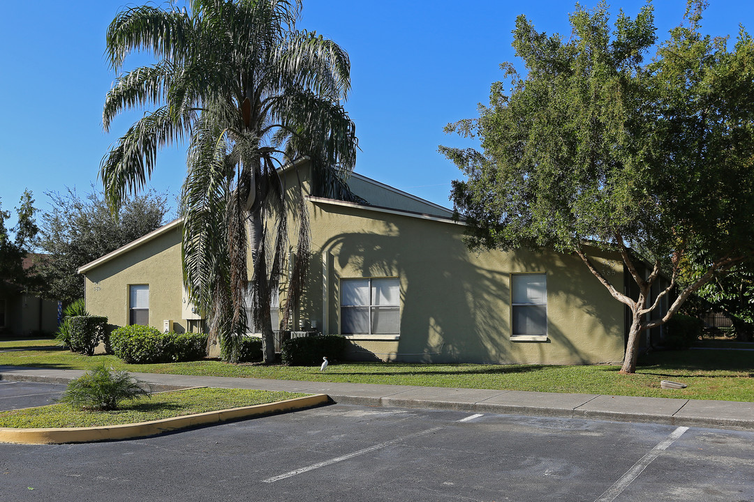 Amarylis Gardens in Pahokee, FL - Foto de edificio
