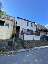 978 Manton Wy in Pittsburgh, PA - Building Photo - Building Photo
