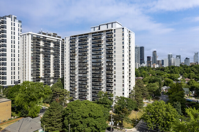 Davisville Village in Toronto, ON - Building Photo - Building Photo