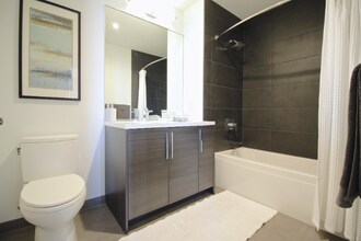 649 W Division St in Chicago, IL - Building Photo - Building Photo