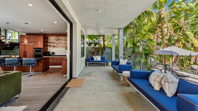 1724 N Sierra Bonita Ave in Los Angeles, CA - Building Photo - Building Photo