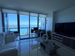 601 NE 36th St, Unit 1311 in Miami, FL - Foto de edificio - Building Photo