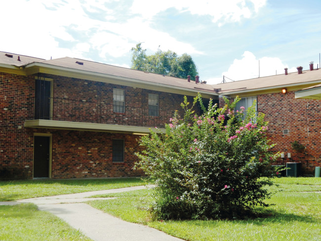 Lone Oak Apartments in Baton Rouge, LA - Building Photo - Building Photo