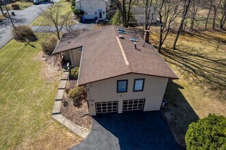13 Barrie Dr in Spring Valley, NY - Foto de edificio - Building Photo