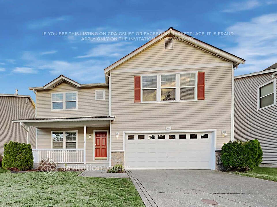 8301 209th Ave Ct E in Bonney Lake, WA - Foto de edificio