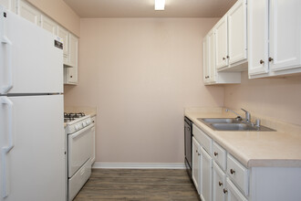 Western Crosby Apartments in El Paso, TX - Building Photo - Interior Photo