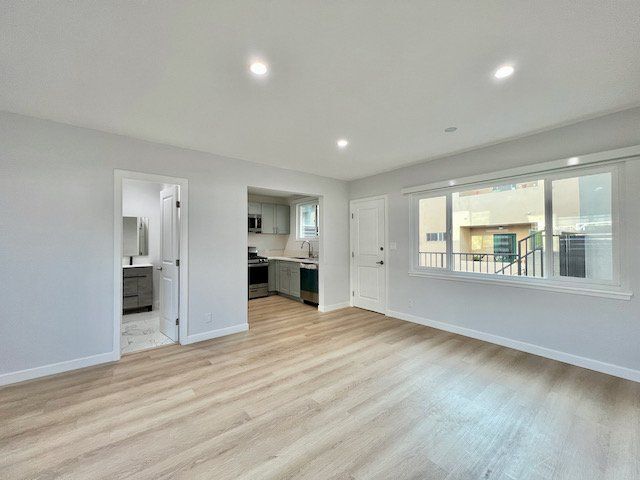 903 S Barrington Ave in Los Angeles, CA - Building Photo - Building Photo