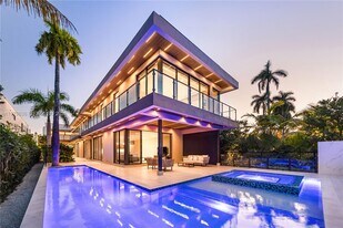 723 NE 77th St in Miami, FL - Building Photo