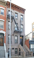 139 Hoyt St in Brooklyn, NY - Foto de edificio - Building Photo