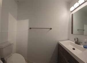 10548 NW 6th St in Pembroke Pines, FL - Building Photo - Building Photo