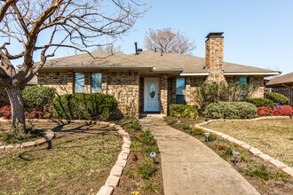 2015 Stradivarius Ln in Carrollton, TX - Building Photo - Building Photo