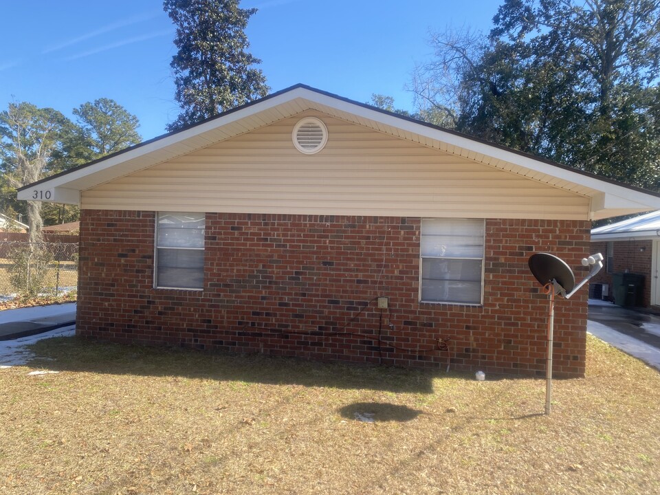 310 S Welborn St, Unit Pat Hardin Rentals in Hinesville, GA - Building Photo