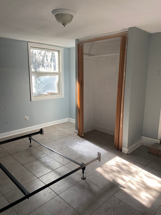 2022 E New Orleans Ave in Tampa, FL - Building Photo - Building Photo