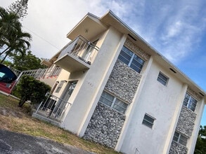 441 NE 5th Ct in Miami, FL - Building Photo - Building Photo