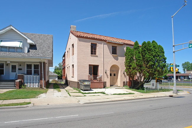 1900 Washington Ave in Racine, WI - Foto de edificio - Building Photo