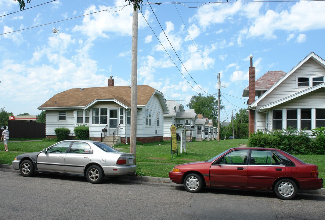 1228 E 12th St in Des Moines, IA - Foto de edificio