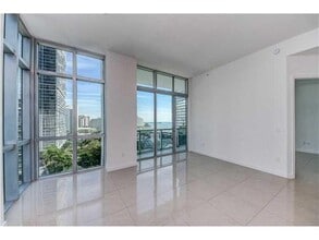 500 Brickell Ave, Unit 1101 in Miami, FL - Building Photo - Building Photo