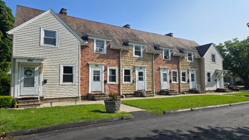 1312 S Danley Square in Lorain, OH - Building Photo