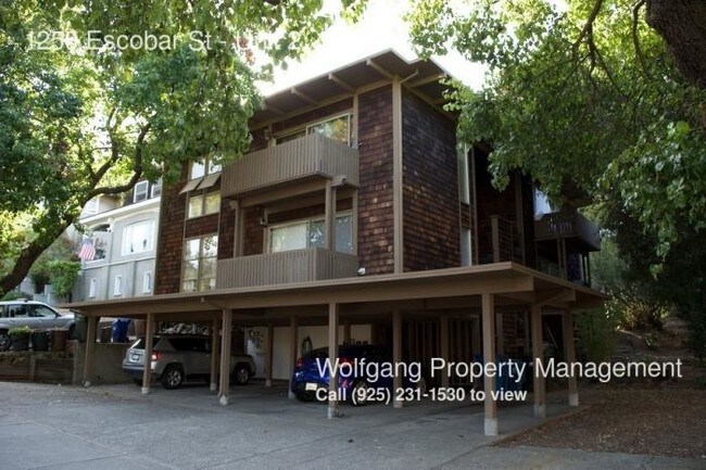 1250 Escobar St in Martinez, CA - Foto de edificio - Building Photo
