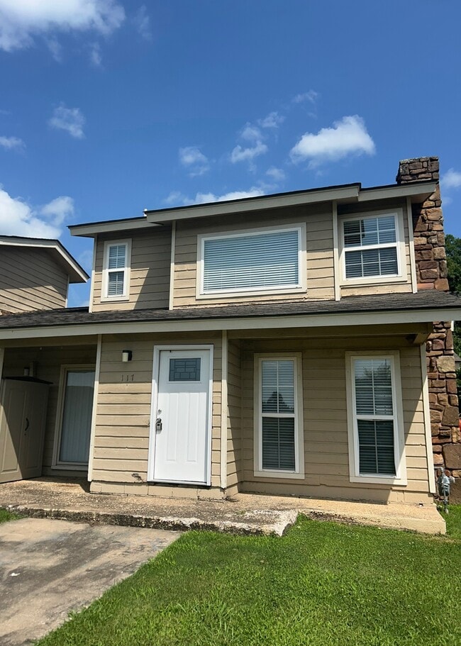 property at 13803 Turnberry Ln