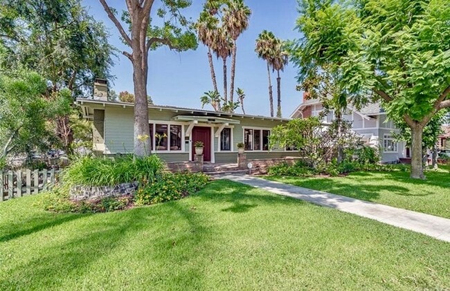 303 N Philadelphia St in Anaheim, CA - Building Photo - Building Photo