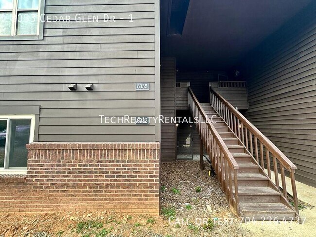 8033 Cedar Glen Dr in Charlotte, NC - Building Photo - Building Photo