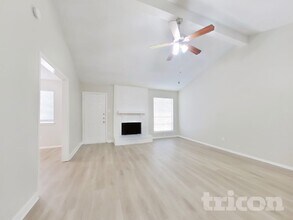 4511 Burkegate Dr in Spring, TX - Building Photo - Building Photo