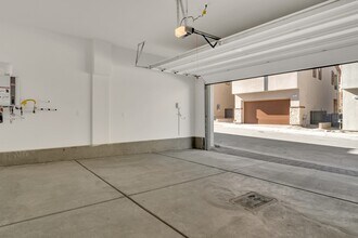 1426 Whistling Kite St in Las Vegas, NV - Building Photo - Building Photo