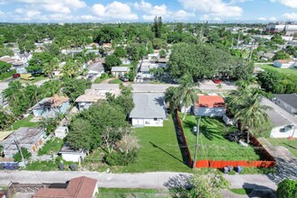 2212 Roosevelt St in Hollywood, FL - Building Photo - Building Photo