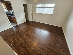 5526 Whispering Creek Way in Houston, TX - Building Photo - Building Photo