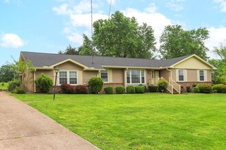 505 W Angela Cir in Goodlettsville, TN - Building Photo - Building Photo