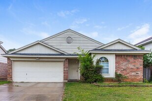 1704 Spicewood Trail in Fort Worth, TX - Building Photo
