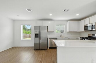 1437 Las Cuevas Dr in Conroe, TX - Building Photo - Building Photo