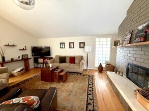 345 N Ontare Rd in Santa Barbara, CA - Building Photo - Building Photo