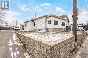 266 Beach Rd in Hamilton, ON - Building Photo