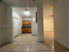 1015 NW 42nd St in Miami, FL - Building Photo - Building Photo