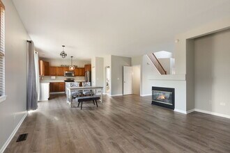 2020 Spring Creek Ln in McHenry, IL - Building Photo - Building Photo